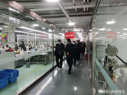 西平县柏苑街道办事处组织人员参观产业集聚区工厂